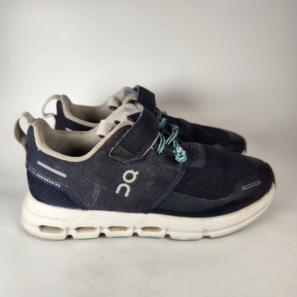 ON CLOUD Play Kids Sneakers Size 13.5 Midnight White Athletic Shoes - Picture 5 of 9